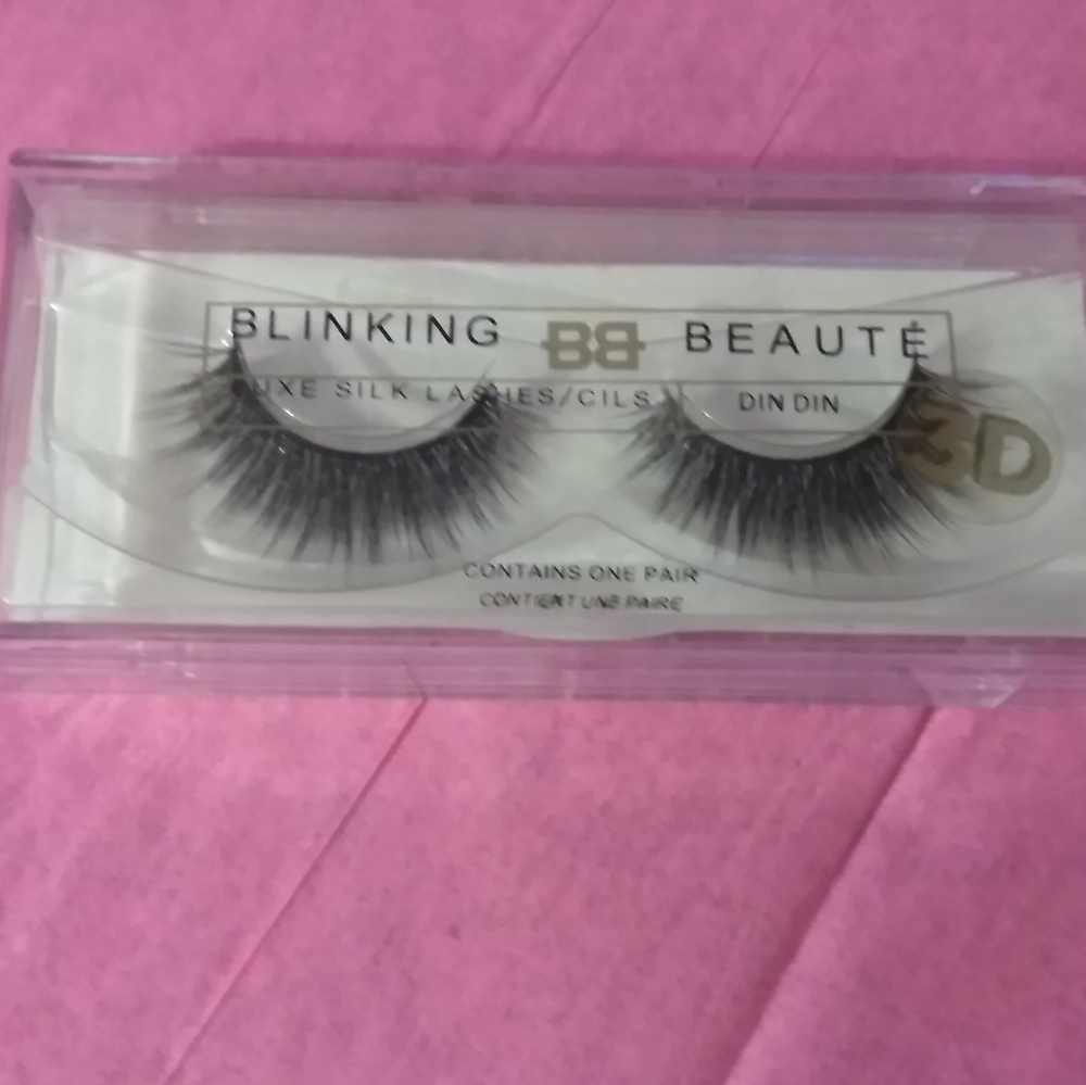 Blinking Beauté Luxe Silk Lashes in "Din Din"